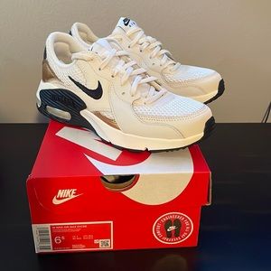 Women’s Nike Air Max Excee sneakers